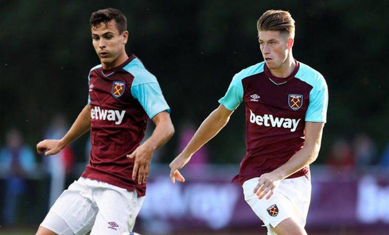 的表现感到 的表现感到